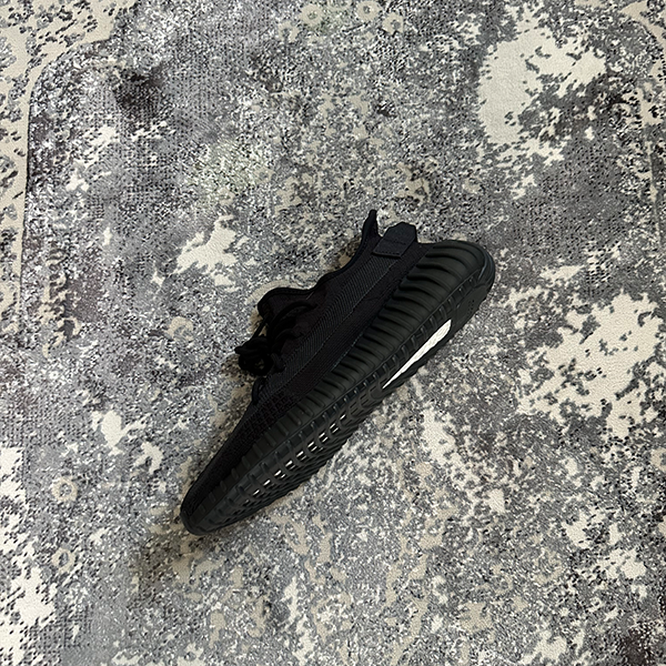Yeezy 350 V2 "Onyx"