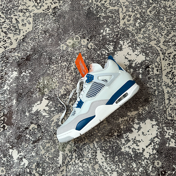 Air Jordan 4 "Military Blue"
